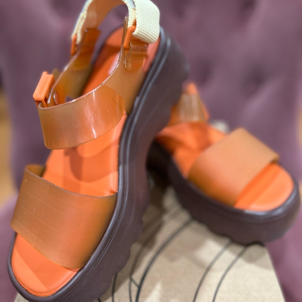 Melissa Brown/clear orange Kick.